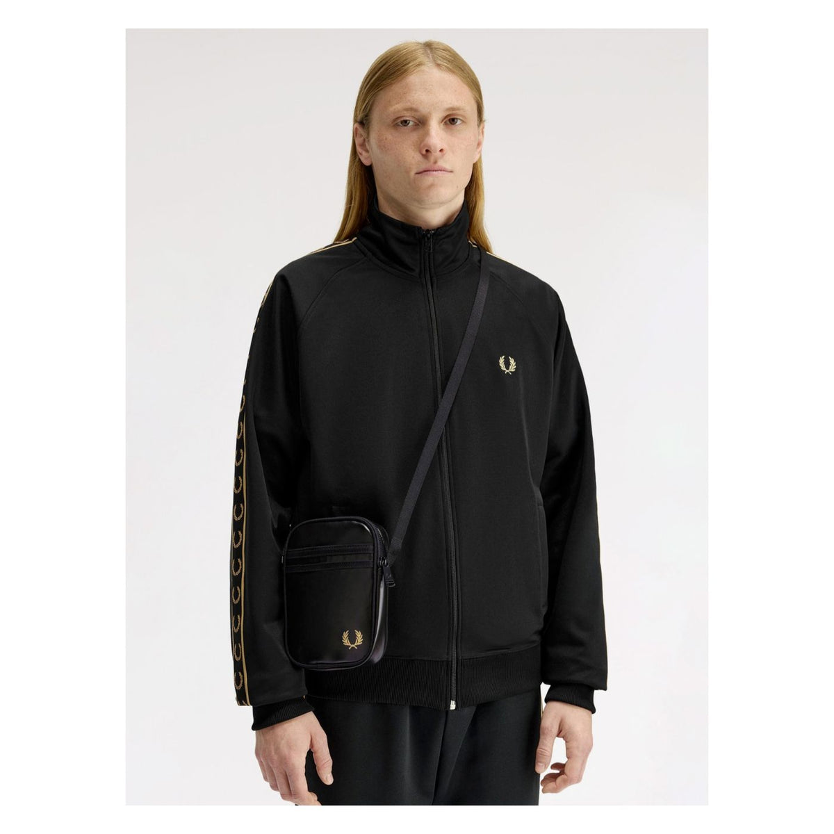 Bolsa a tiracolo pequena clássica Fred Perry All Black