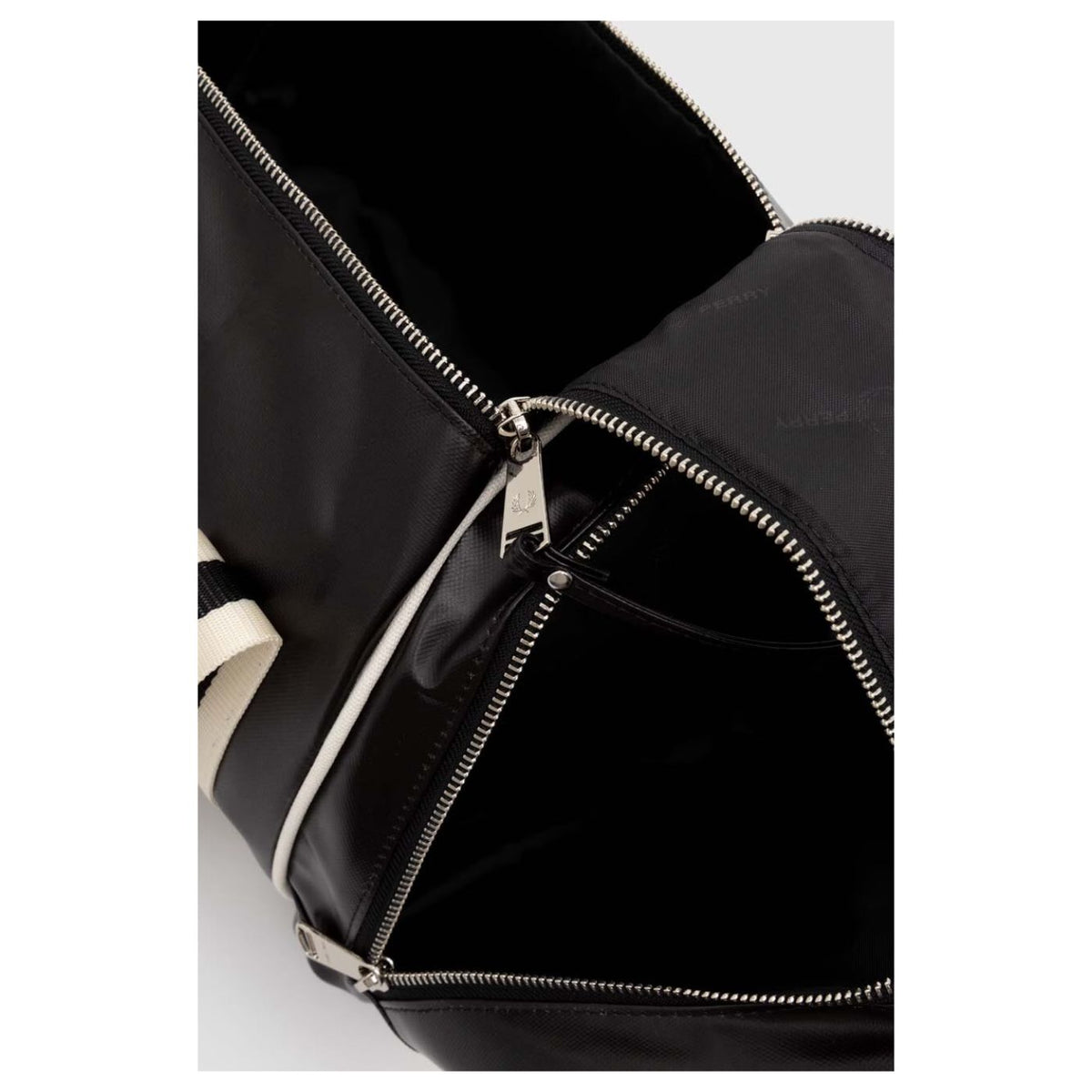 Saco Clássico Barrel Bag Fred Perry Preto